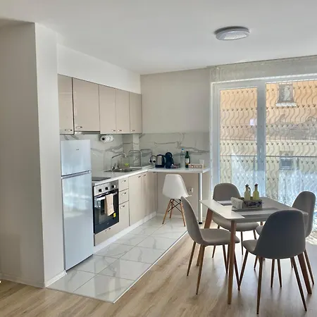 Avrora Apartment *